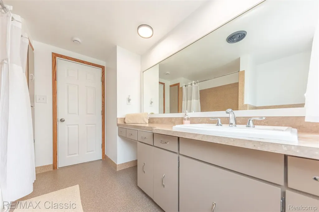 42150 Lakeland Court Plymouth Charter Township MI 48170