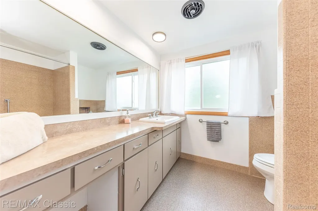 42150 Lakeland Court Plymouth Charter Township MI 48170
