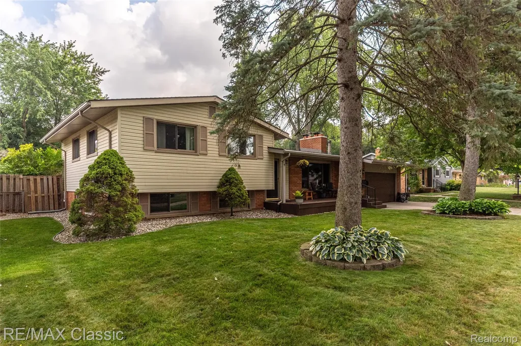 42150 Lakeland Court Plymouth Charter Township MI 48170