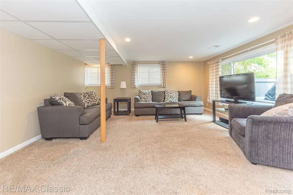 42150 Lakeland Court Plymouth Charter Township MI 48170