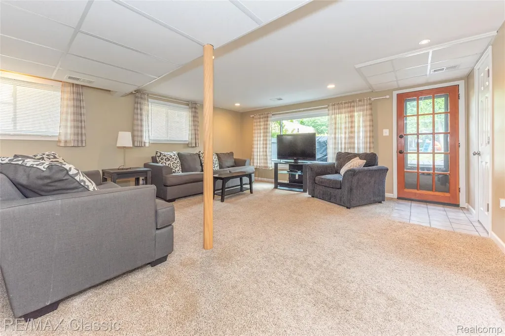 42150 Lakeland Court Plymouth Charter Township MI 48170
