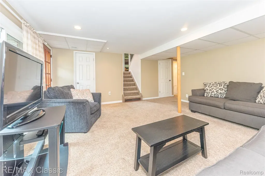 42150 Lakeland Court Plymouth Charter Township MI 48170