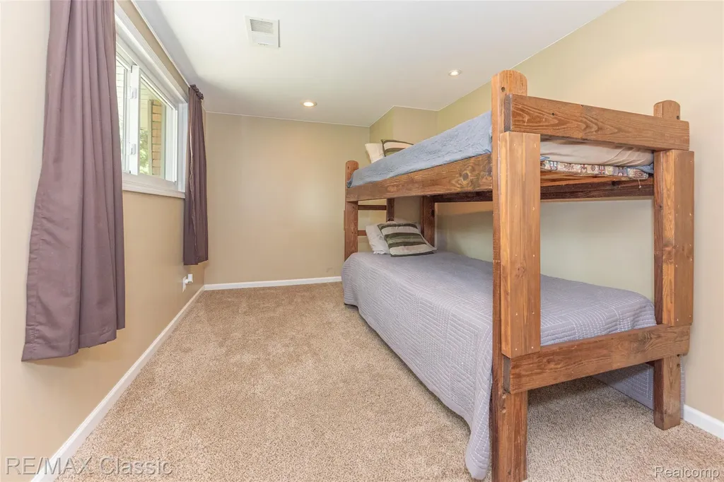 42150 Lakeland Court Plymouth Charter Township MI 48170
