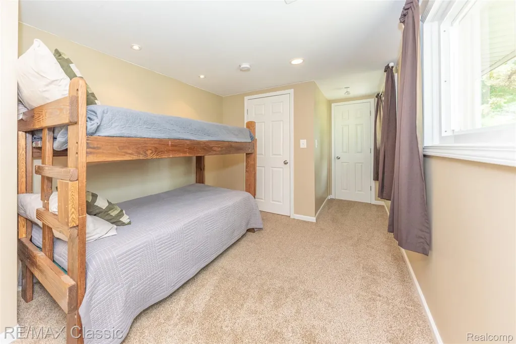 42150 Lakeland Court Plymouth Charter Township MI 48170