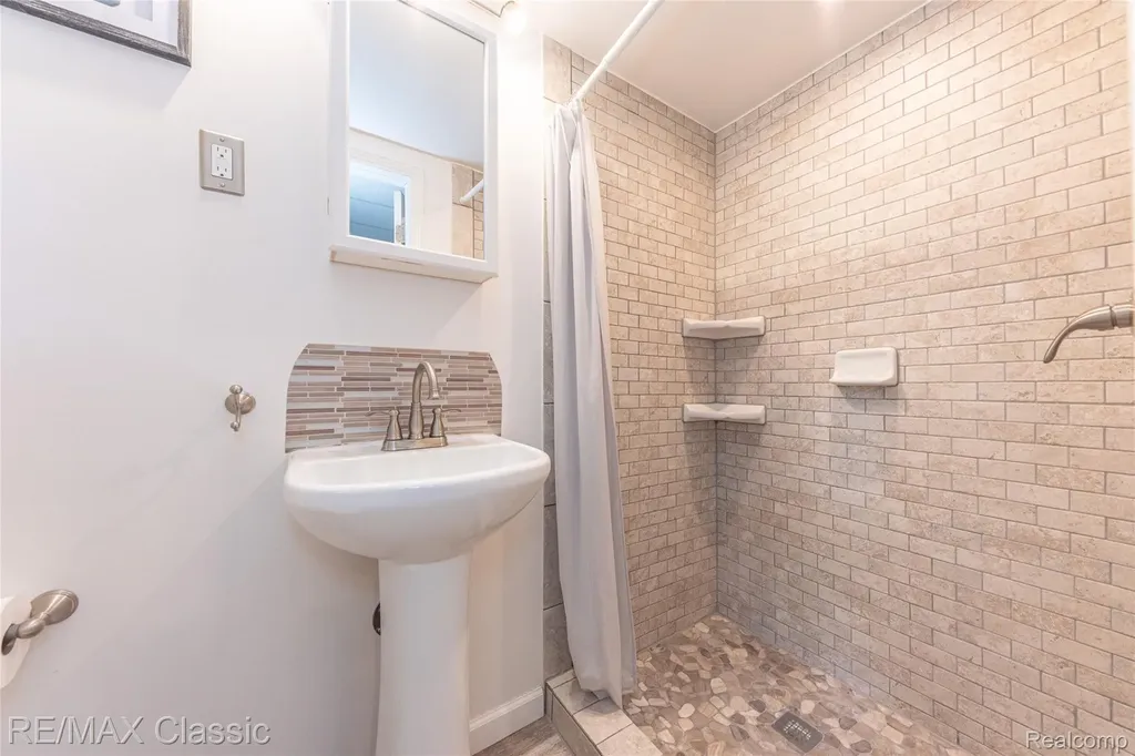 42150 Lakeland Court Plymouth Charter Township MI 48170