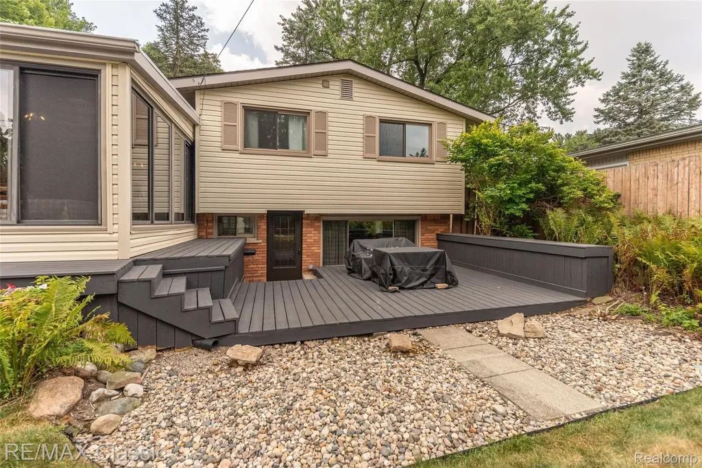 42150 Lakeland Court Plymouth Charter Township MI 48170