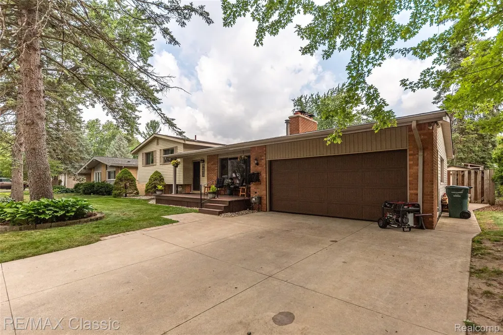 42150 Lakeland Court Plymouth Charter Township MI 48170