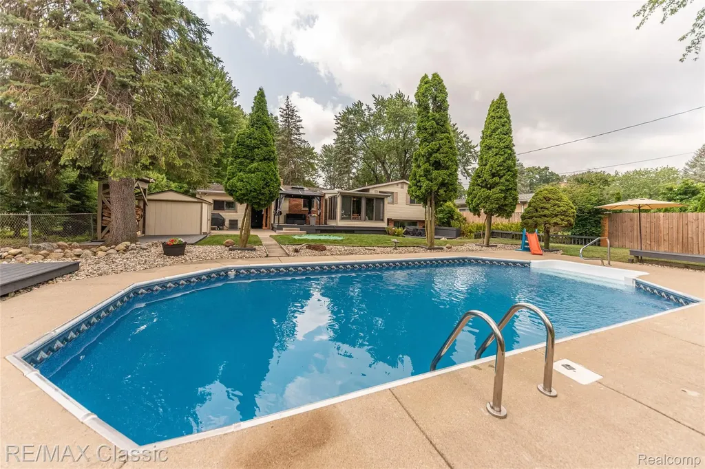42150 Lakeland Court Plymouth Charter Township MI 48170