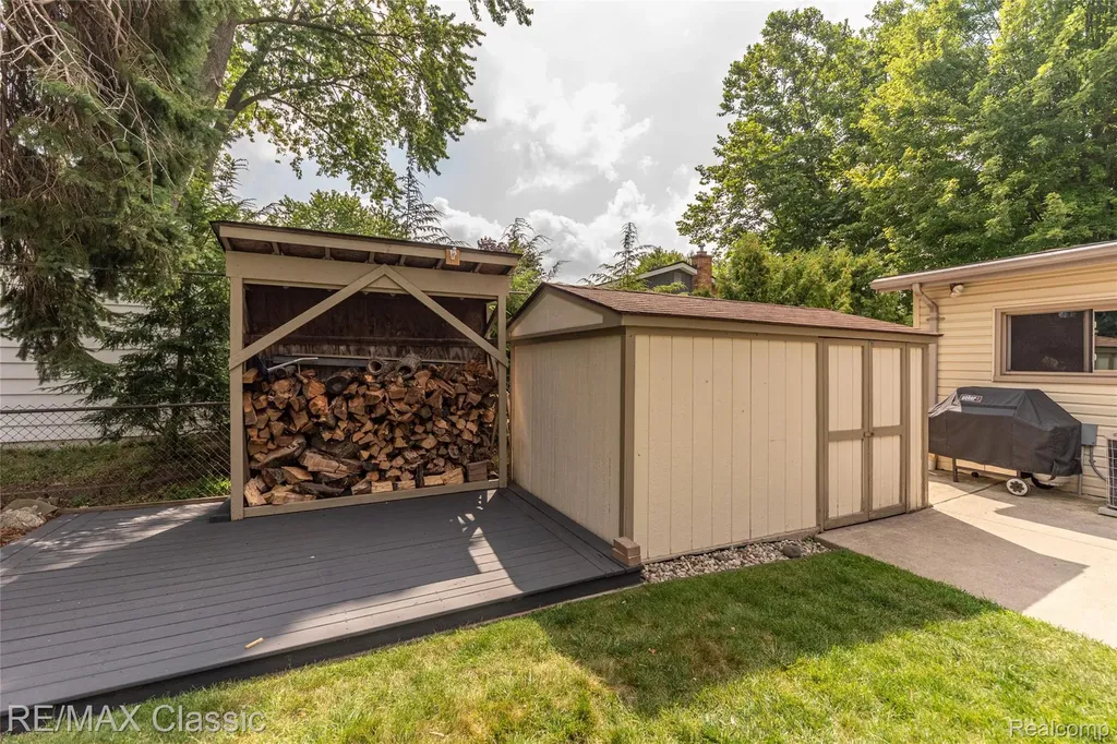42150 Lakeland Court Plymouth Charter Township MI 48170