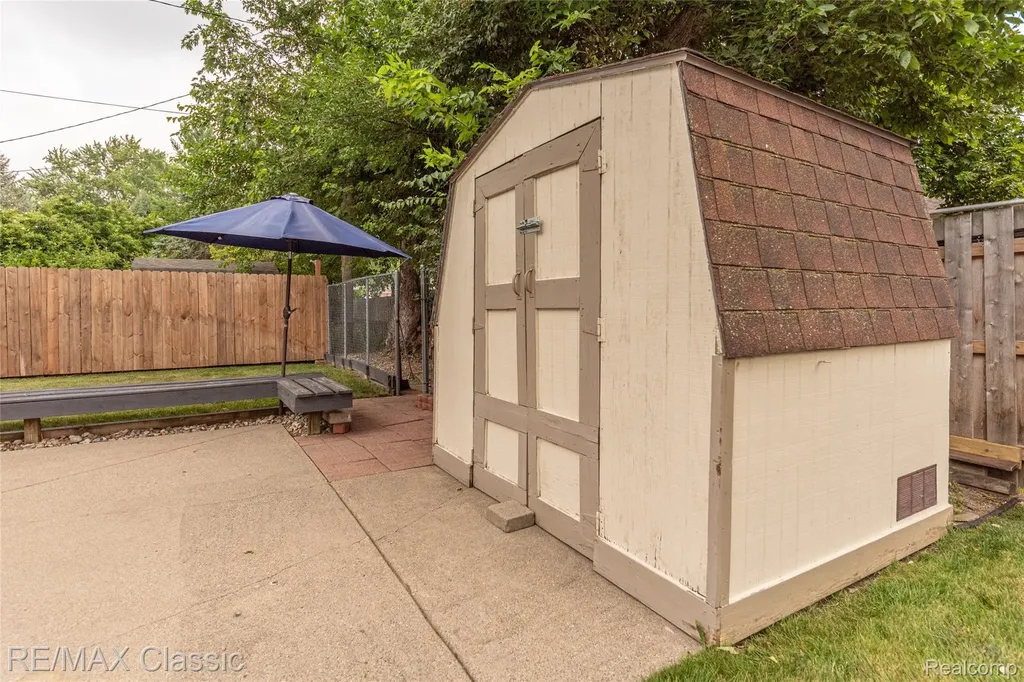 42150 Lakeland Court Plymouth Charter Township MI 48170
