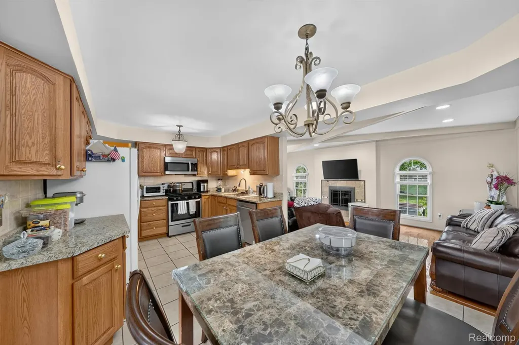 39062 Hyland Drive Sterling Heights City MI 48310