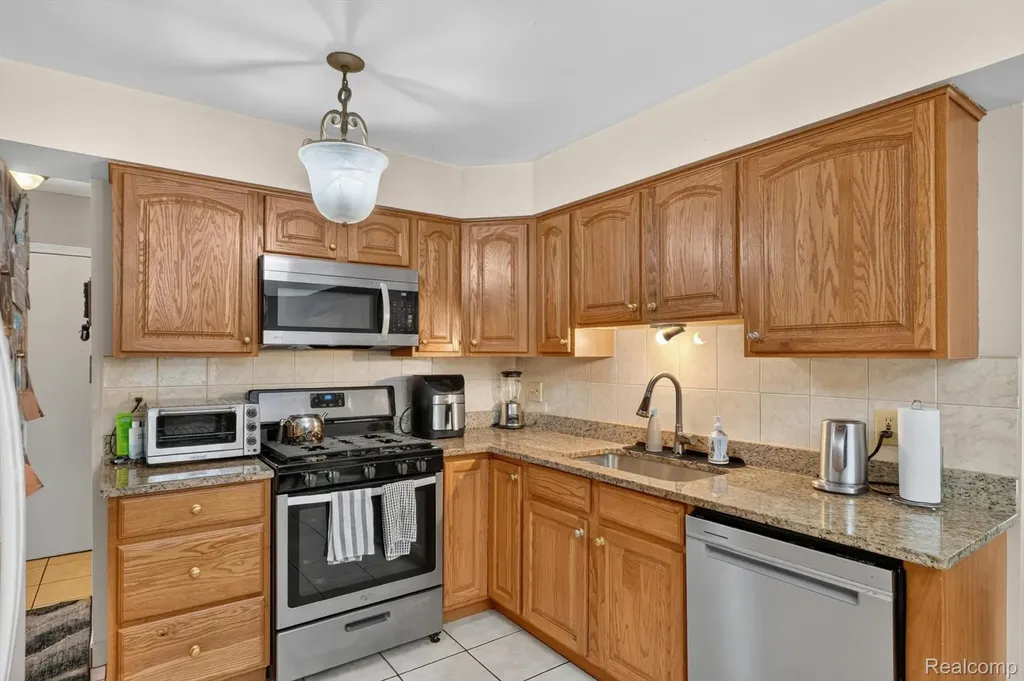 39062 Hyland Drive Sterling Heights City MI 48310