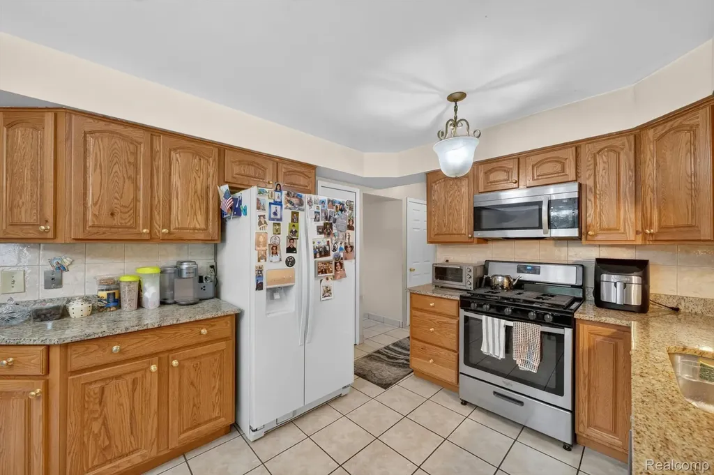 39062 Hyland Drive Sterling Heights City MI 48310