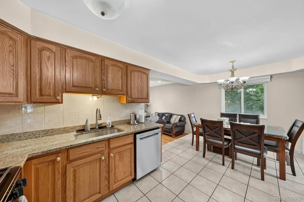 39062 Hyland Drive Sterling Heights City MI 48310