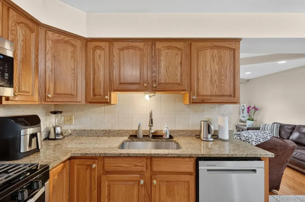 39062 Hyland Drive Sterling Heights City MI 48310