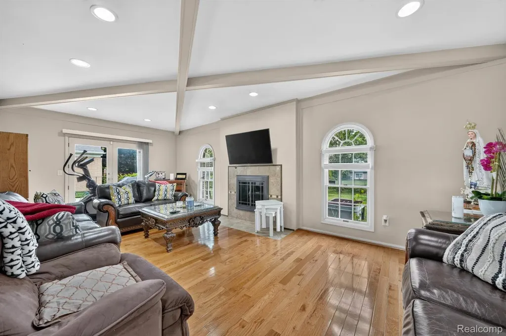 39062 Hyland Drive Sterling Heights City MI 48310