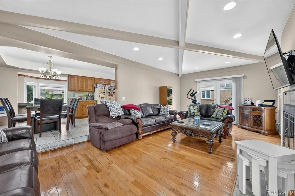 39062 Hyland Drive Sterling Heights City MI 48310