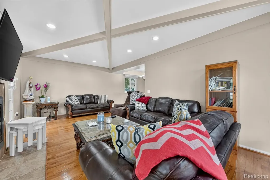39062 Hyland Drive Sterling Heights City MI 48310