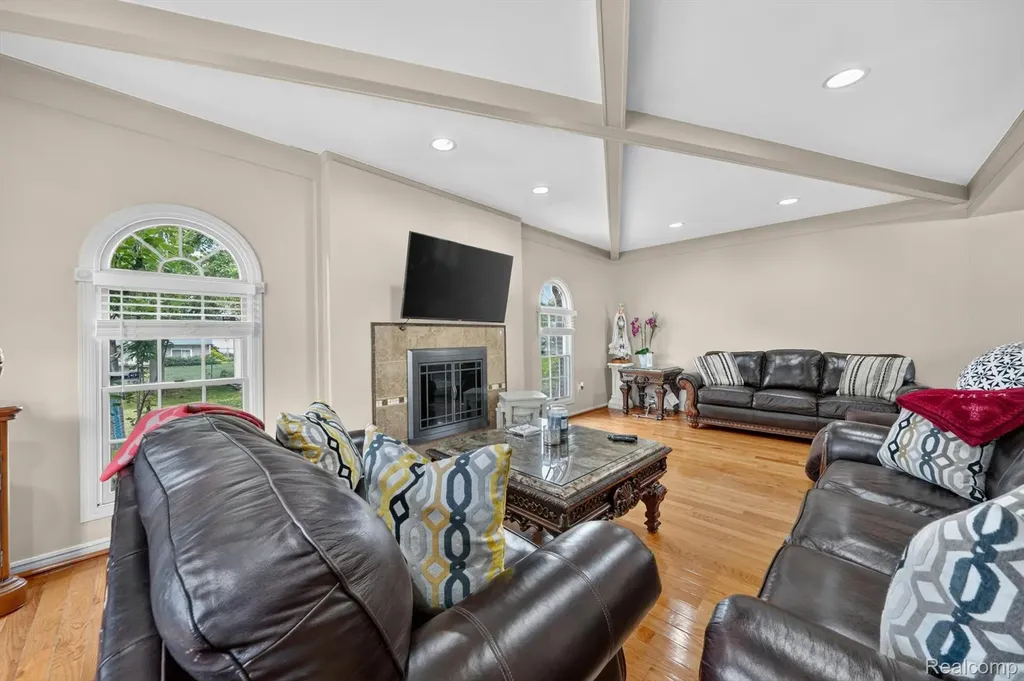 39062 Hyland Drive Sterling Heights City MI 48310