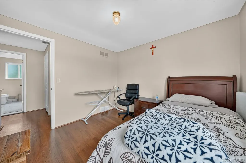 39062 Hyland Drive Sterling Heights City MI 48310