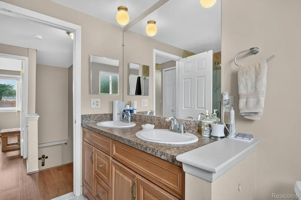 39062 Hyland Drive Sterling Heights City MI 48310