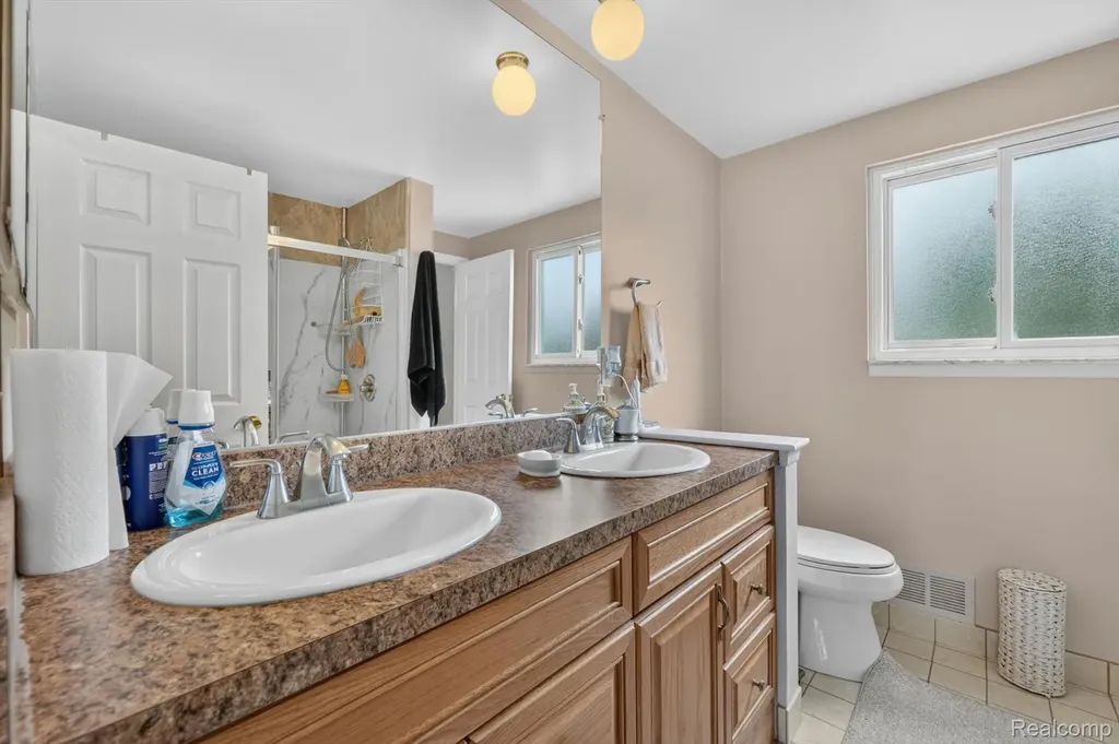 39062 Hyland Drive Sterling Heights City MI 48310