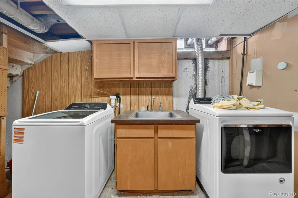 39062 Hyland Drive Sterling Heights City MI 48310