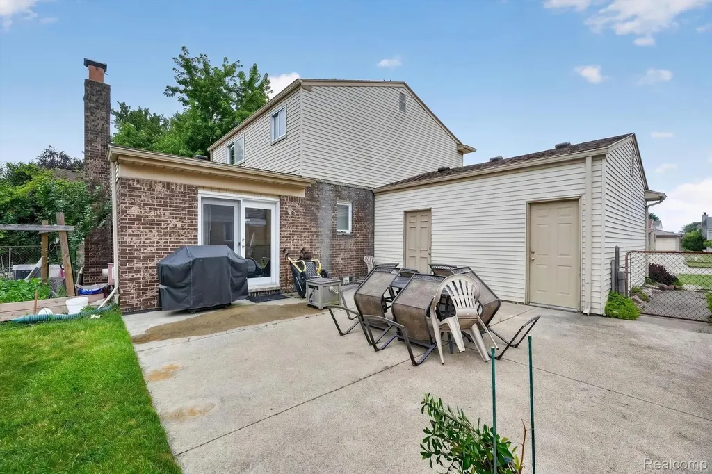 39062 Hyland Drive Sterling Heights City MI 48310
