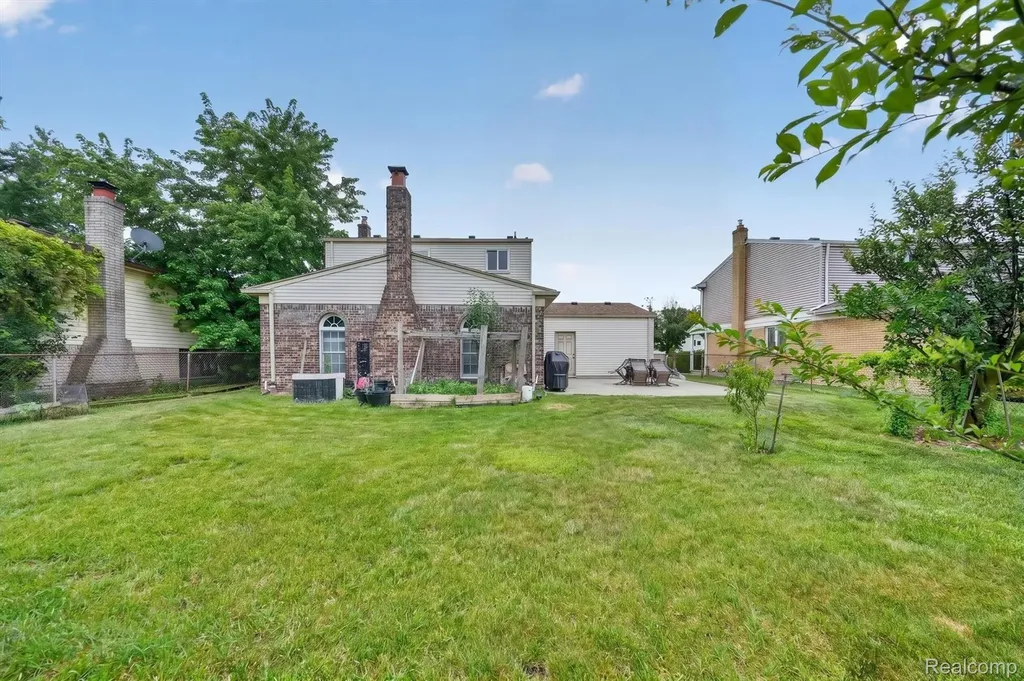 39062 Hyland Drive Sterling Heights City MI 48310