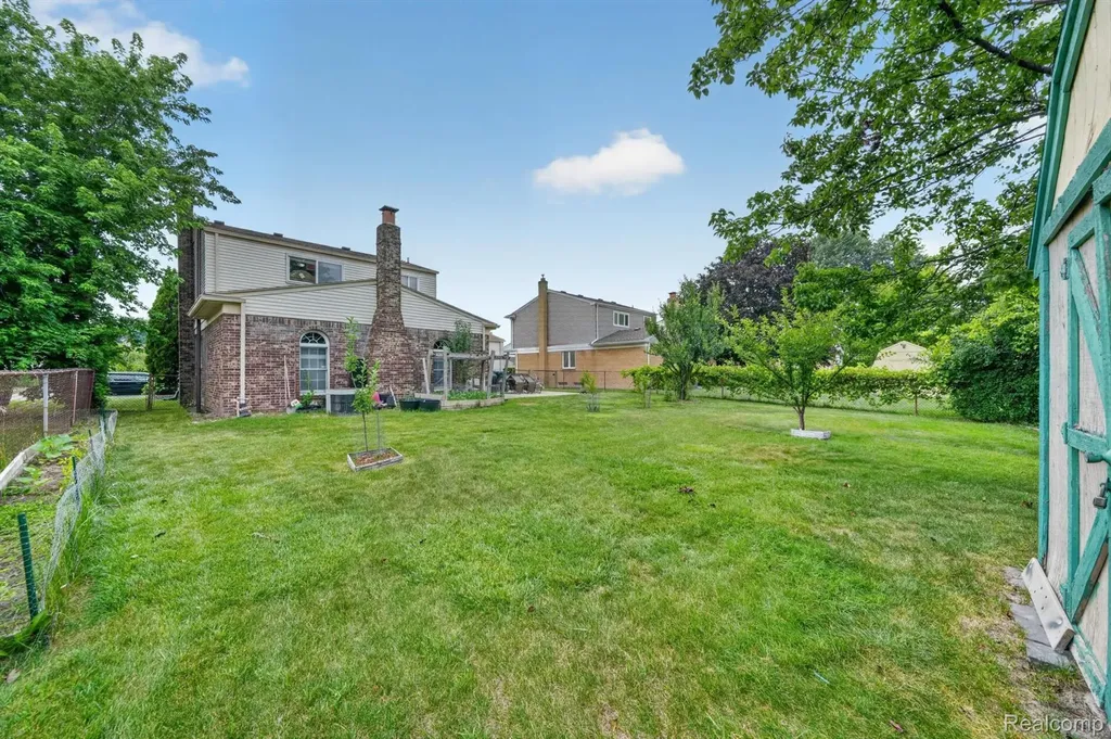 39062 Hyland Drive Sterling Heights City MI 48310