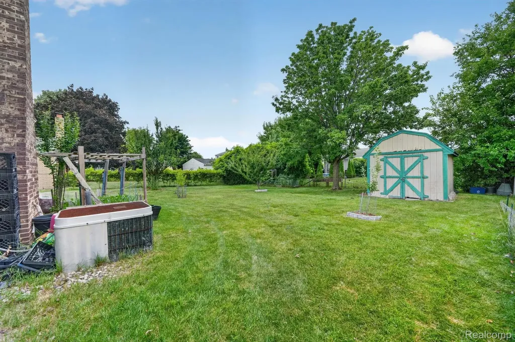 39062 Hyland Drive Sterling Heights City MI 48310