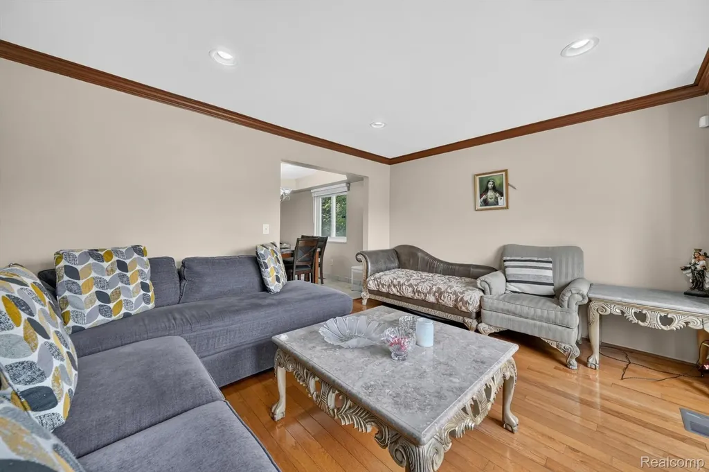 39062 Hyland Drive Sterling Heights City MI 48310