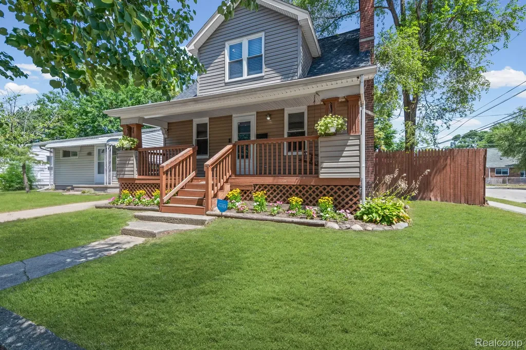21408 Panama Street Warren City MI 48091