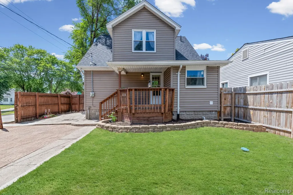 21408 Panama Street Warren City MI 48091