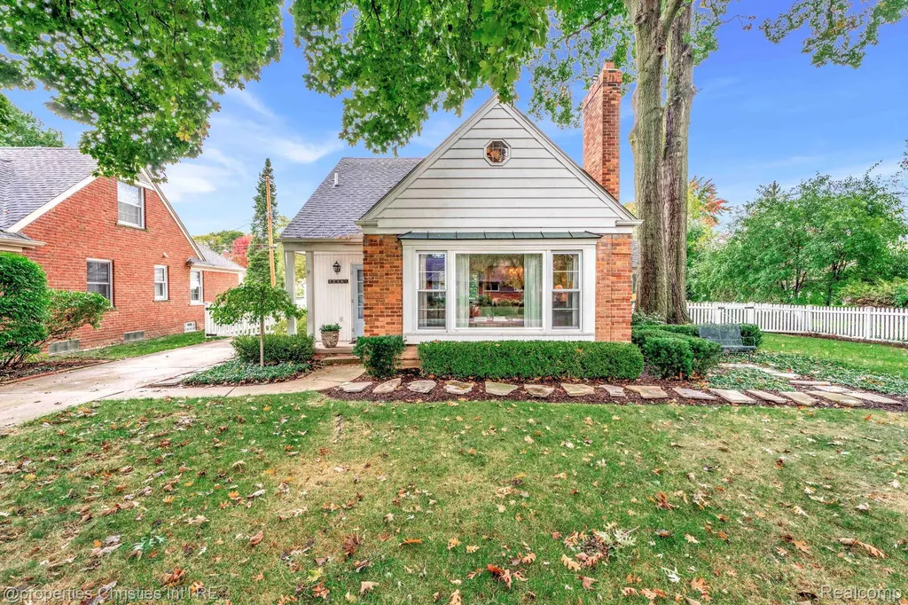 32361 Arlington Drive Beverly Hills Village MI 48025