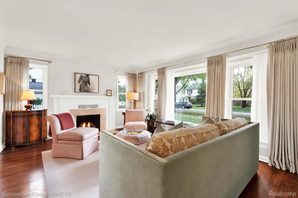 32361 Arlington Drive Beverly Hills Village MI 48025