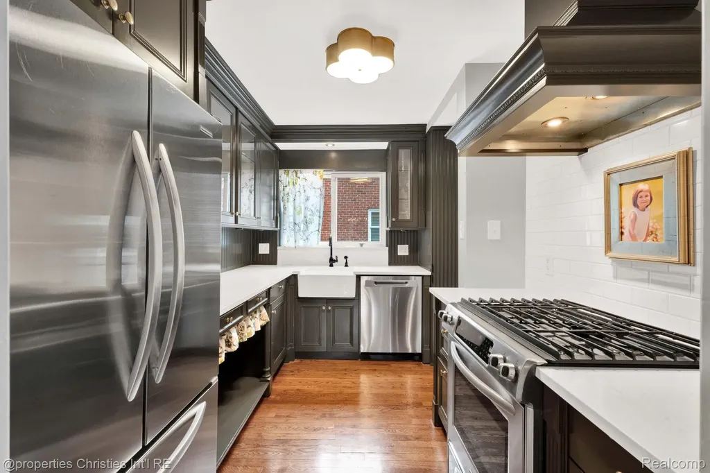 32361 Arlington Drive Beverly Hills Village MI 48025
