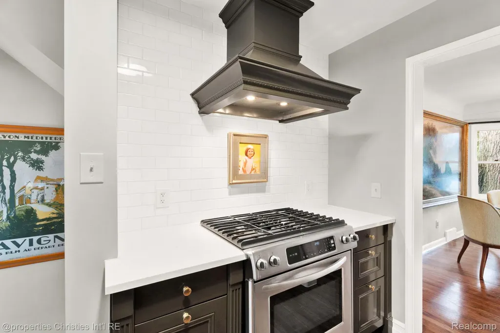 32361 Arlington Drive Beverly Hills Village MI 48025
