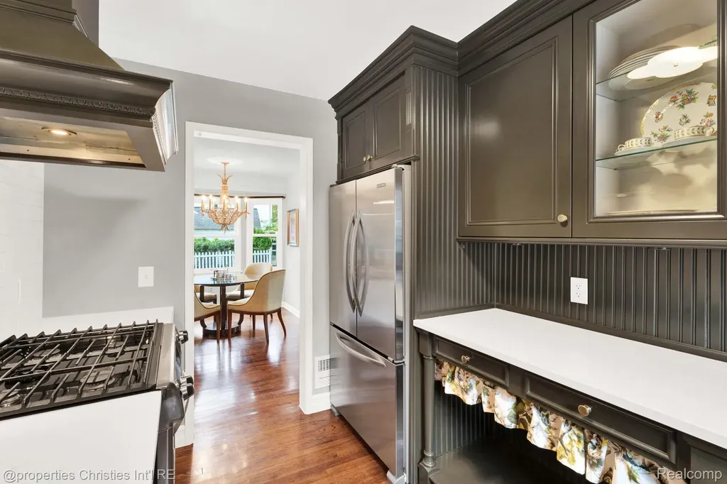 32361 Arlington Drive Beverly Hills Village MI 48025