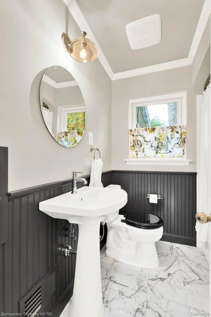32361 Arlington Drive Beverly Hills Village MI 48025