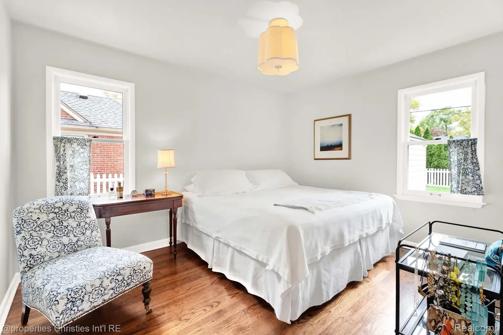 32361 Arlington Drive Beverly Hills Village MI 48025