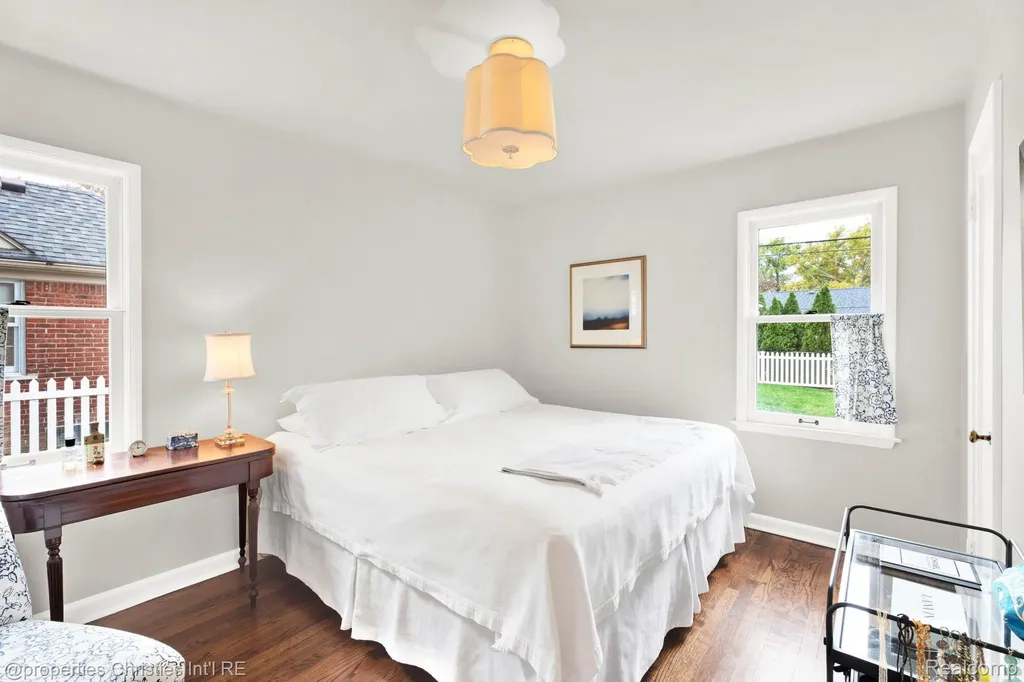 32361 Arlington Drive Beverly Hills Village MI 48025