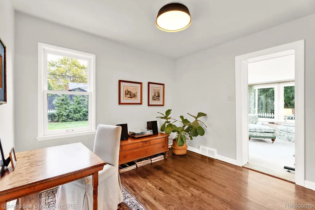 32361 Arlington Drive Beverly Hills Village MI 48025