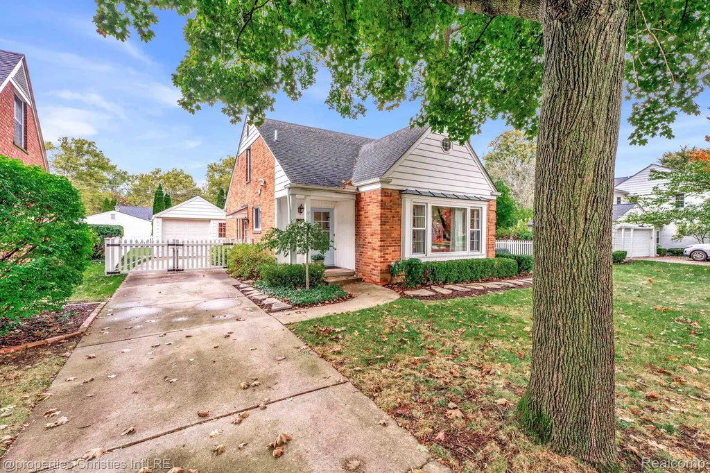 32361 Arlington Drive Beverly Hills Village MI 48025