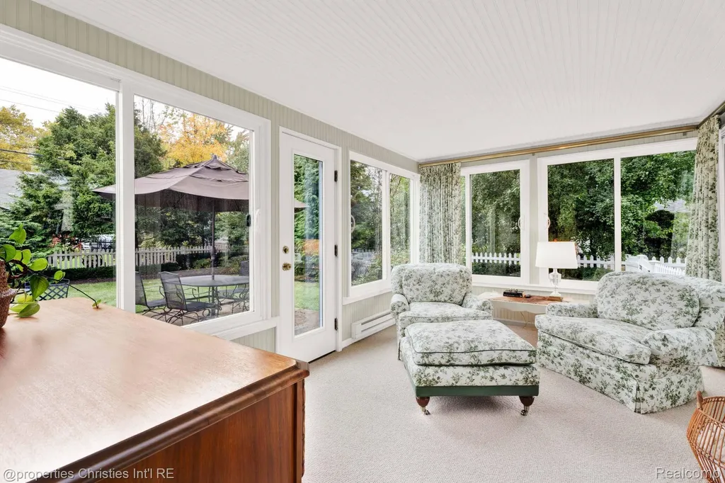32361 Arlington Drive Beverly Hills Village MI 48025