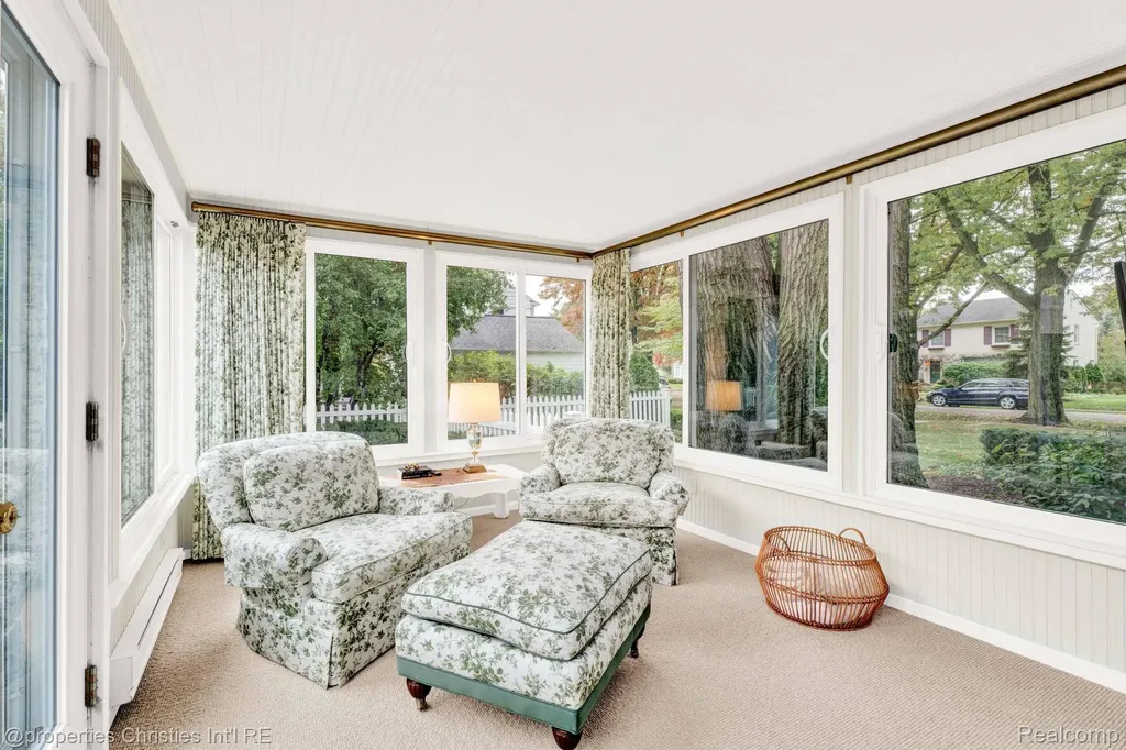 32361 Arlington Drive Beverly Hills Village MI 48025
