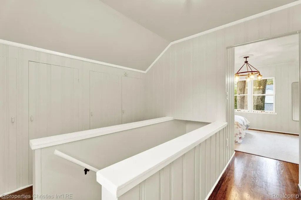 32361 Arlington Drive Beverly Hills Village MI 48025