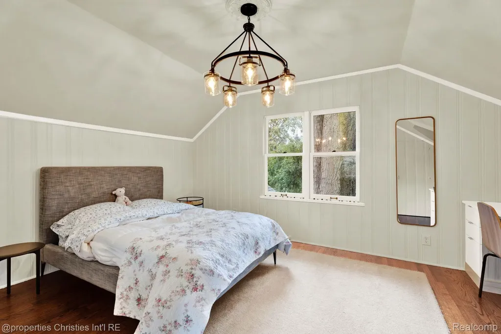 32361 Arlington Drive Beverly Hills Village MI 48025