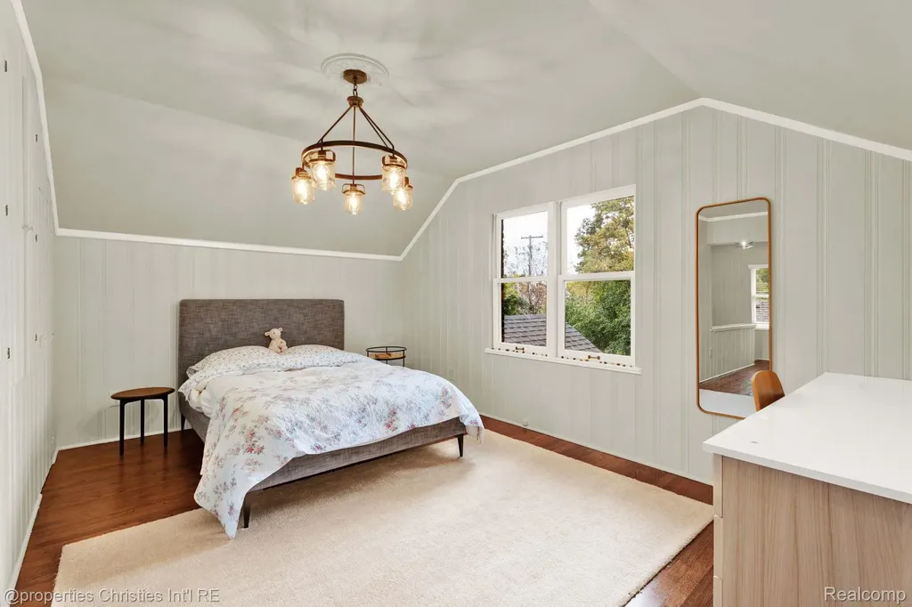 32361 Arlington Drive Beverly Hills Village MI 48025