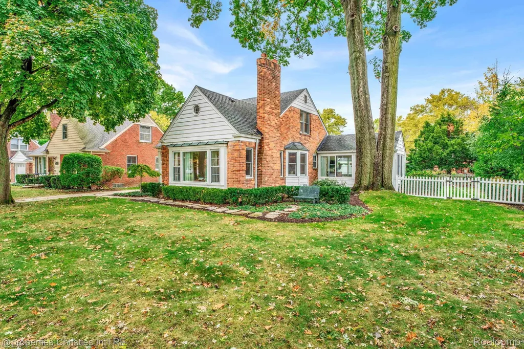 32361 Arlington Drive Beverly Hills Village MI 48025